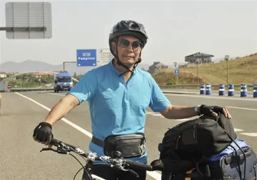 Мне приходилось время от времени останавливаться, чтобы оценить прекрасный вид на холмистые равнины провинции Наварра.