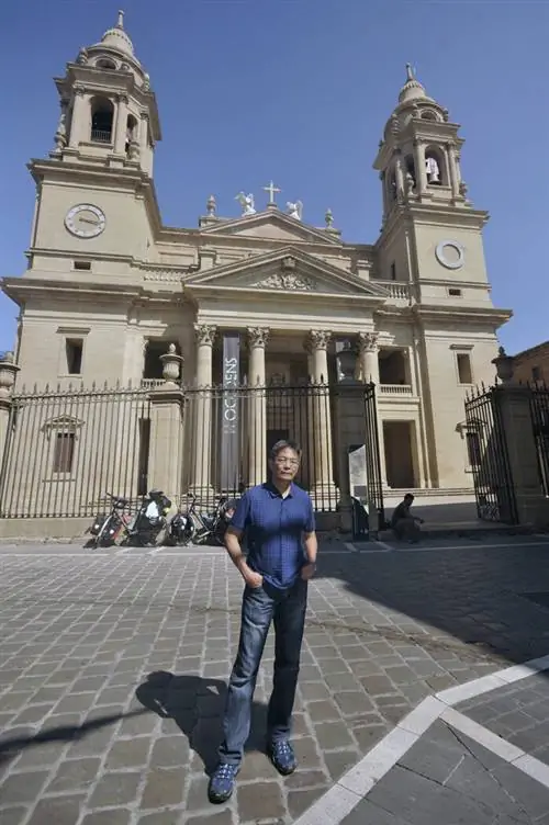 В соборе Памплоны, где я купил удостоверение Компостела, которое вы можете проштамповать в церквях, мимо которых проходите, или в альберге, где вы остановились.