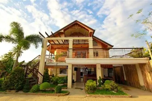 Отель Central Discovery Карамоан