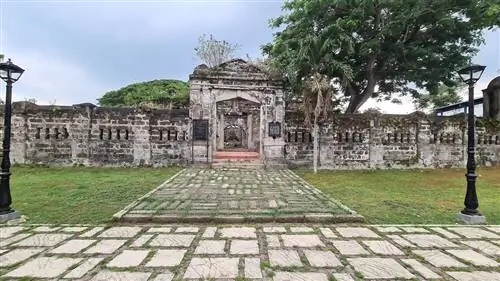 Куартель-де-Санто-Доминго: Старое здание испанских казарм в Санта-Розе, Лагуна