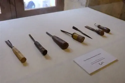 Инструменты народного художника Наполеона Абуева