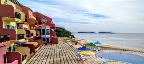 Деревня Сен-Тропе, клуб острова Балесин, автор Хью Мейсон, Wikimedia cc