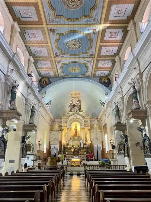 Внутри церкви Каркар