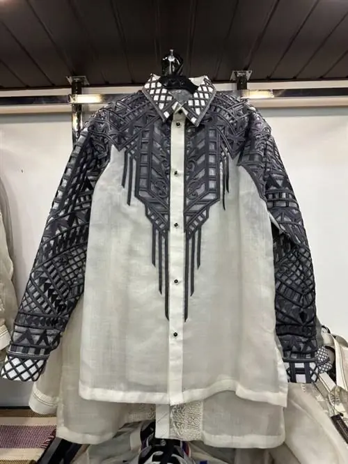 Современная бурда от Berches Barong в Лумбан Лагуна