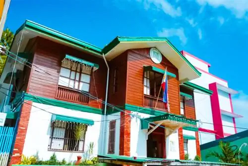 Муниципальное здание Сан-Паскуаля, фото со страницы Turismo Isla Rancho на Facebook