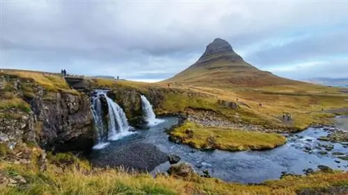 Гора Киркьюфелл, автор Павол Свантнер через Unsplash