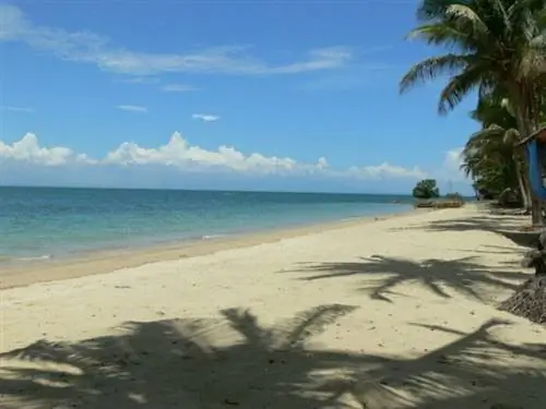 Фотография пляжа Сан-Энрике через Vilches Beach Resort FB