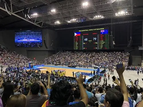 Во время отборочного матча чемпионата мира по баскетболу между Филиппинами и Австралией, автор Salmonpepperrice через Wikimedia cc.