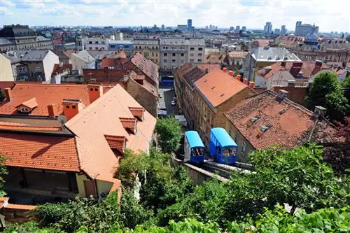 Надя1 / Shutterstock. Новая канатная дорога Слене в самом центре Загреба.