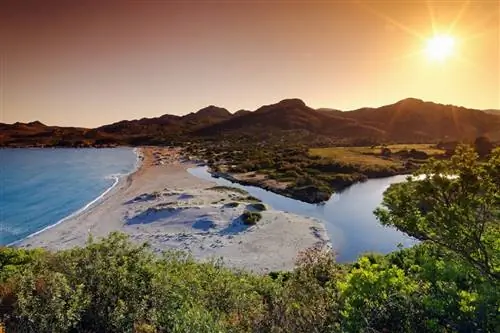 Пляж Острикони на закате