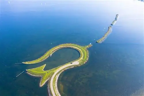 У. Эйзенлор/Шаттерсток. Остров тюльпанов (остров с метким названием) в Нидерландах.