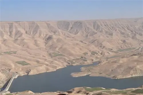 Ахмад Атва / Shutterstock. Вид с воздуха на заповедник Муджиб, Иордания.