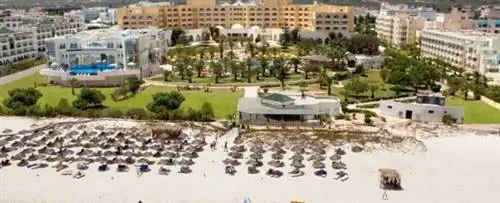 Отдых в Тунисе: массовые отмены французов