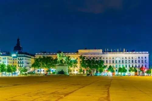 10 выездов в радиусе 100 км от Лиона