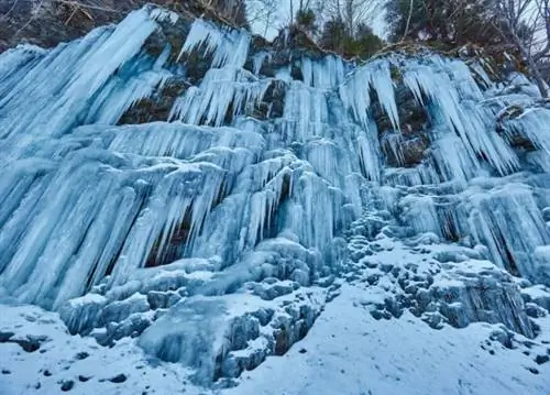Самые красивые замерзшие водопады в мире