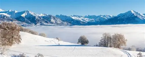 Франсуа Ру / Shutterstock. Панорамный вид на море облаков над озером Орсейрет