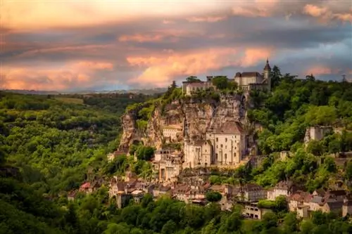 VanderWolf Images/Shutterstock. Взгроможденная деревня Рокамадур. VanderWolf Images/Shutterstock. Взгроможденная деревня Рокамадур.