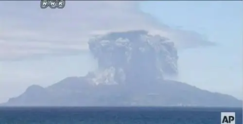 Видео: впечатляющие кадры извержения в Японии