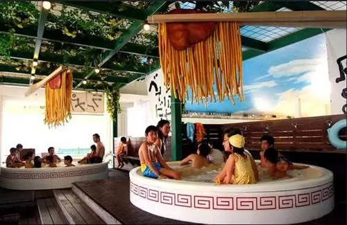 Японский спа-салон предлагает вам принять ванну в тарелке супа