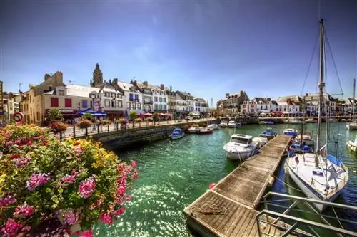 Рольф Э. Старк/Shutterstock. Порт Ле Круазик.