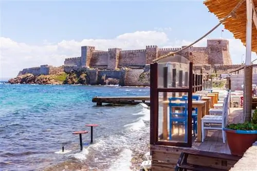 Вид на замок Бозджаада