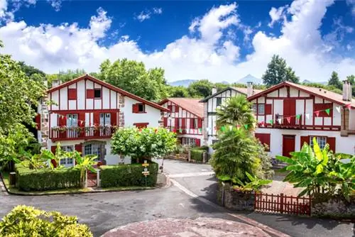 Айноа или Эспелетт: какая деревня самая красивая в Стране Басков?