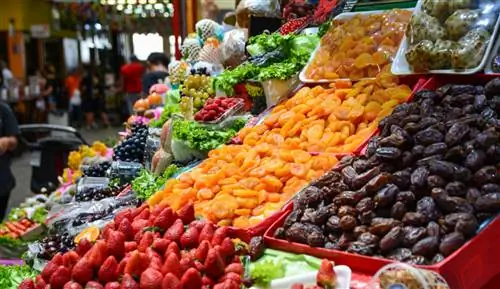 ветроход / Shutterstock. Великолепный прилавок с сухофруктами в торговом центре Сан-Паулу. ветроход / Shutterstock. Великолепный прилавок с сухофруктами в торговом центре Сан-Паулу.