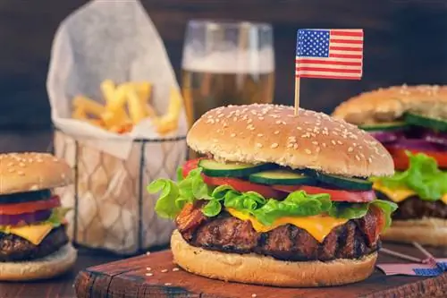 В США