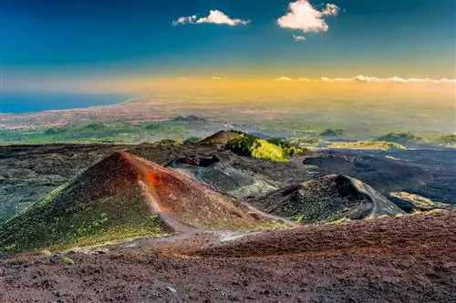 Ромас_Фото/ Shutterstock. Природный объект Этна, на Сицилии.