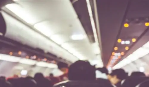 Ryanair: салон задымленного Боинга сразу после взлета (видео)