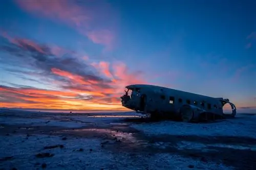 Обломки самолета DC-3 на юге Исландии, Фаррис Ноорзали / Shutterstock