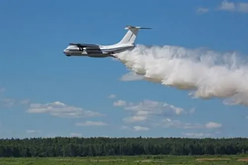 Церковь сбросила с самолета почти 400 литров святой воды