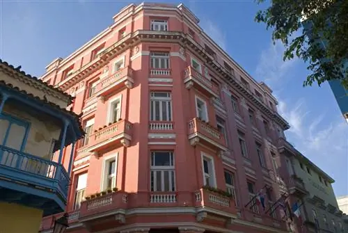 отель Ambos Mundos, где часто останавливался Эрнест Хемингуэй. Аттила ДЖАНДИ / Shutterstock