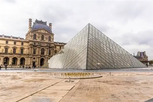 Лувр в книге рекордов Гиннесса