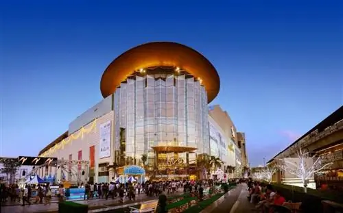 Затем торговый центр Siam Paragon в Бангкоке.