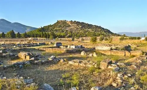 Под холмом обнаружен таинственный греческий город