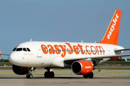 Билет на самолет: Easyjet запускает распродажу «снова в школу»