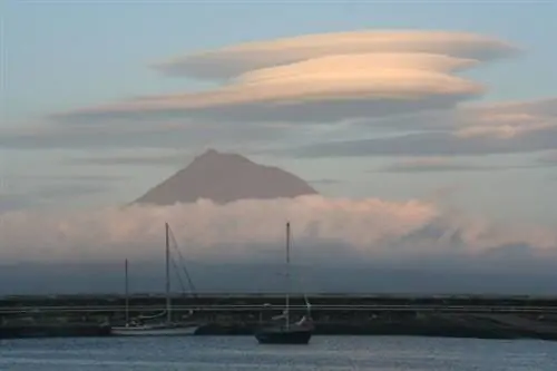 В Швеции замечено таинственное облако в форме летающей тарелки