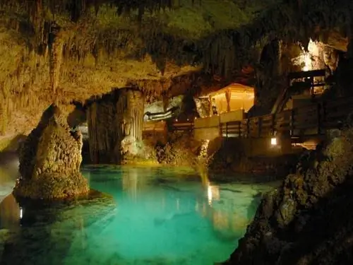 Удивительный пещерный спа-центр на Бермудских островах