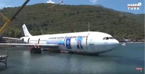 Турция потопила самолет, чтобы создать место для подводного плавания