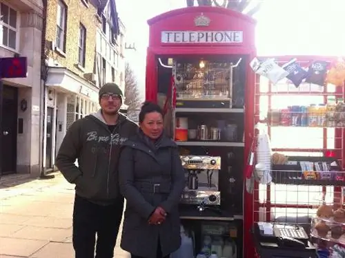 Лондон: кафе в мифической красной телефонной будке