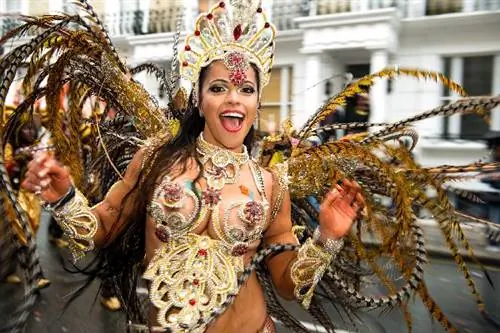 Зачем менять страну, если можно поменять район?