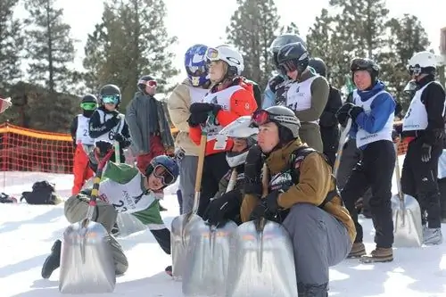 Гонки на лопатах