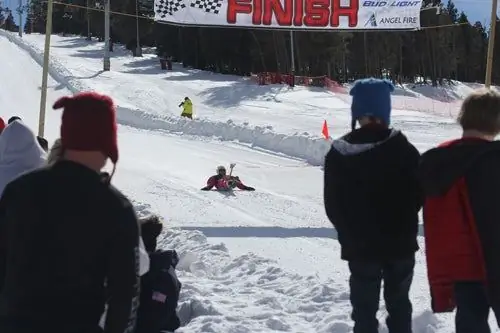 Гонки на лопатах