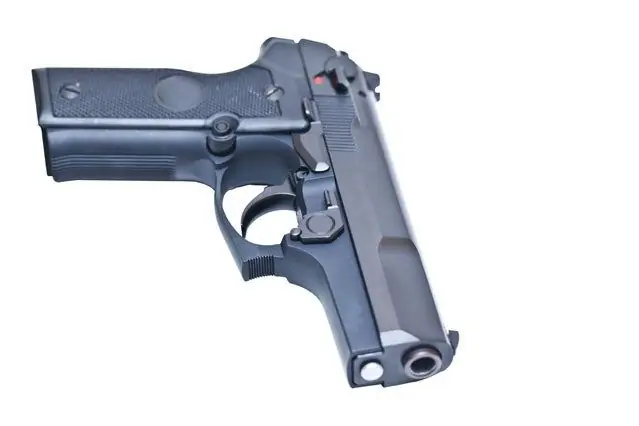 Стоит ли брать с собой рюкзак с пистолетом?