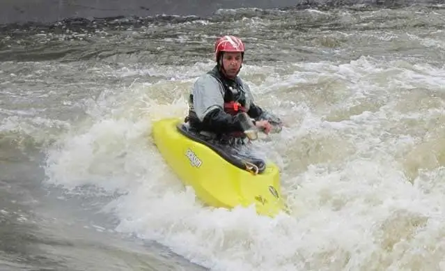 Какая школа каякинга с бурной водой самая лучшая?