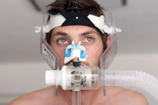 Должен ли я дышать через нос или рот?