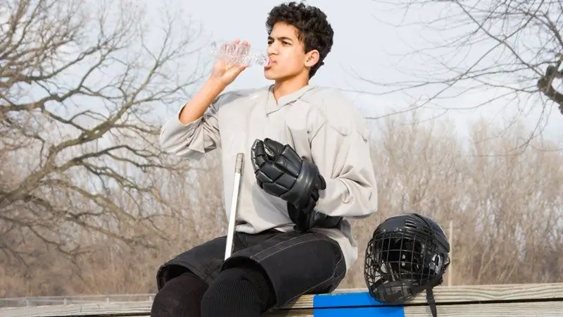 Могу ли я рассчитывать на жажду, чтобы избежать обезвоживания в холодную погоду?