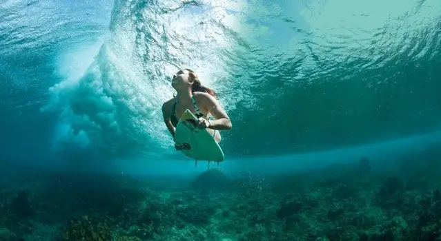 Серфер Карисса Мур