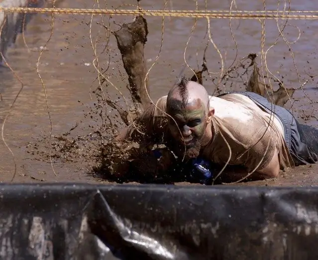 «Снаружи» о жестком грязи и увлечении гонками на препятствиях